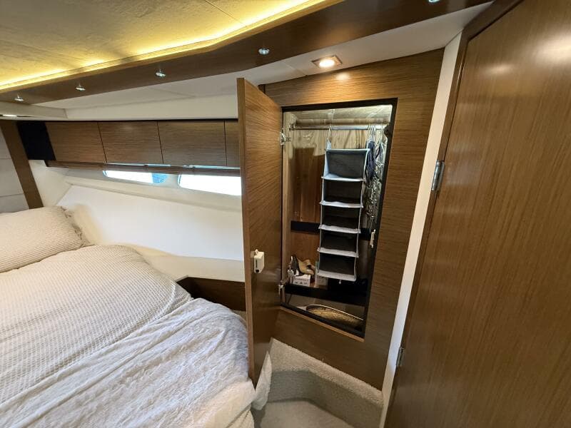 2014 Cruisers Yachts 45 Cantius