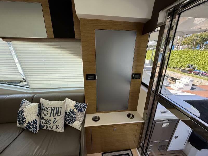 2014 Cruisers Yachts 45 Cantius