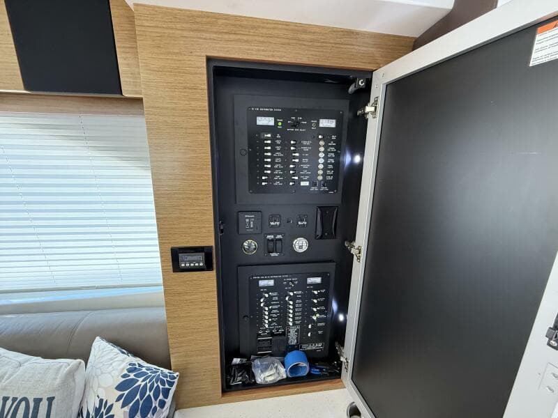 2014 Cruisers Yachts 45 Cantius