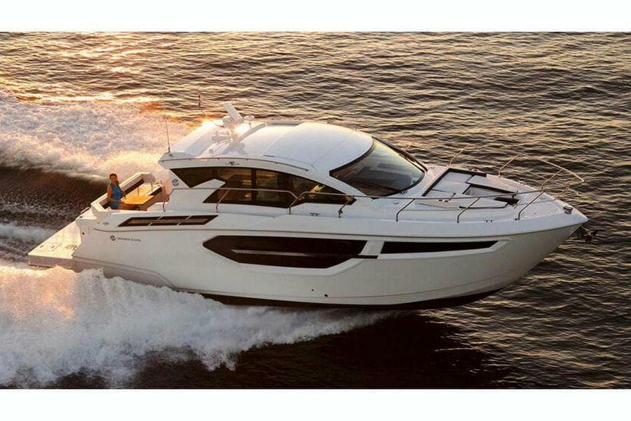 2018 Cruisers Yachts 42 Cantius