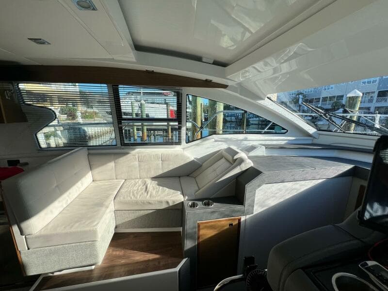 2018 Cruisers Yachts 42 Cantius