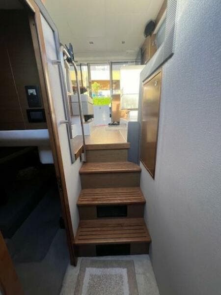 2018 Cruisers Yachts 42 Cantius