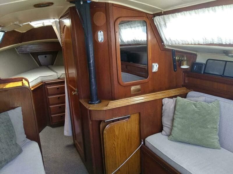 1977 Islander 28