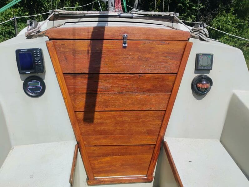 1977 Islander 28