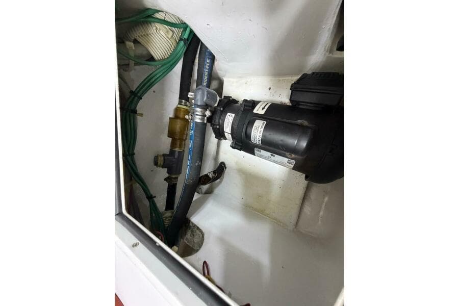 2004 Viking 56 Convertible