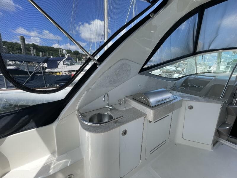 2010 Sea Ray 330 Sundancer