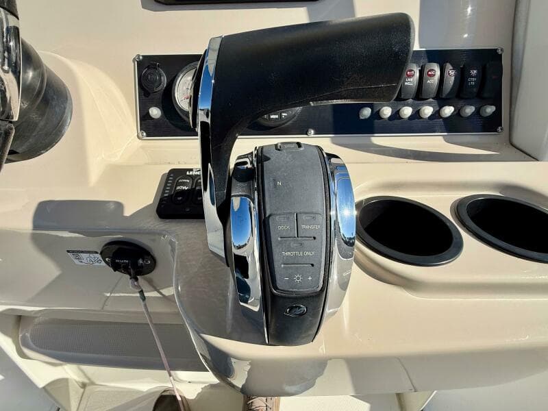 2020 Boston Whaler 210 Dauntless