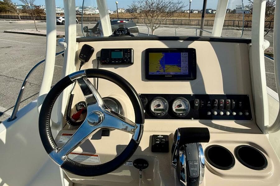 2020 Boston Whaler 210 Dauntless