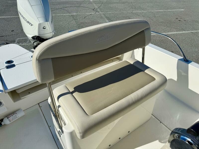 2020 Boston Whaler 210 Dauntless