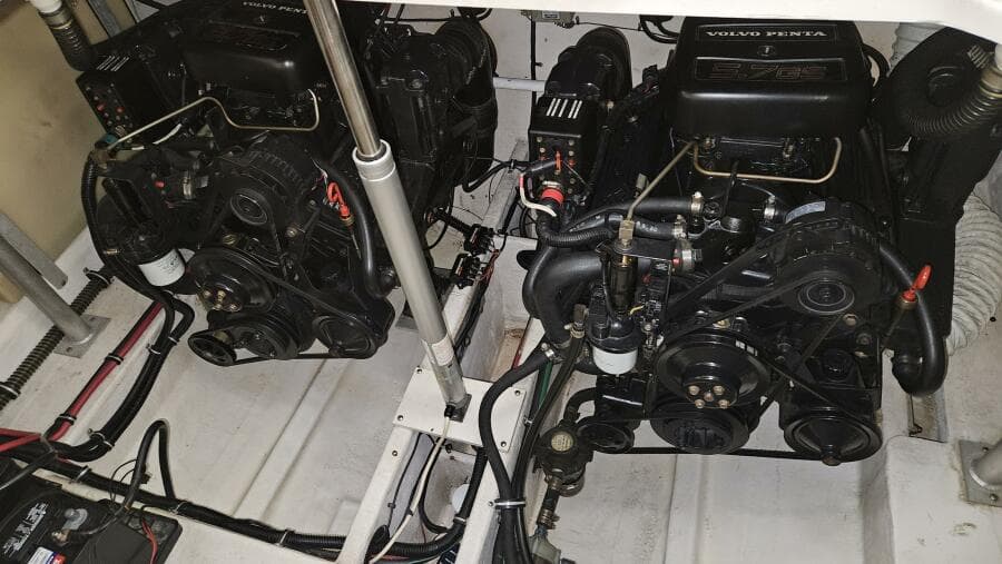 1998 Chris-Craft 320 Express Cruiser