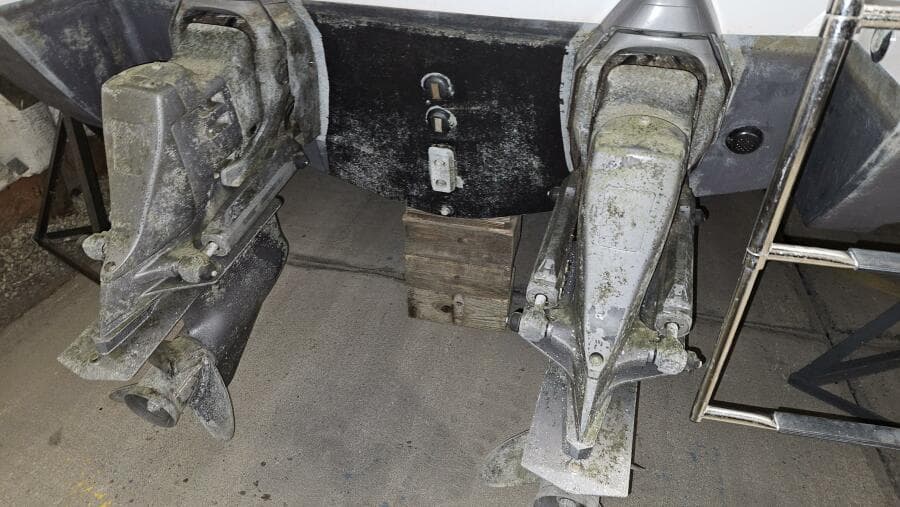 1998 Chris-Craft 320 Express Cruiser