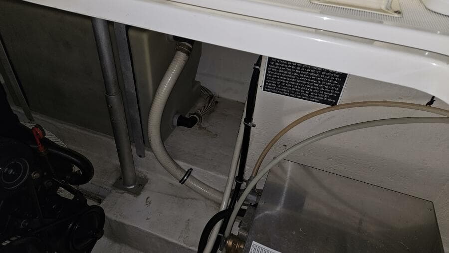 1998 Chris-Craft 320 Express Cruiser