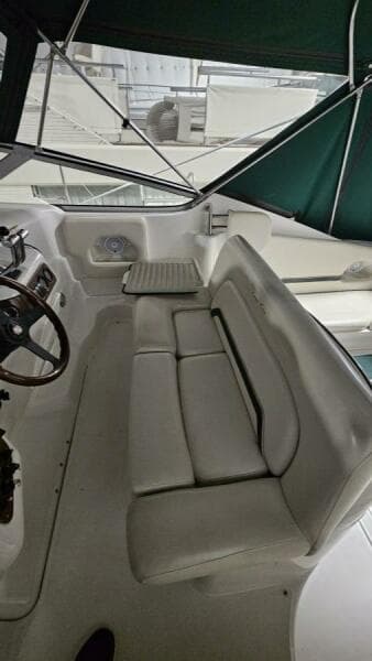 1998 Chris-Craft 320 Express Cruiser