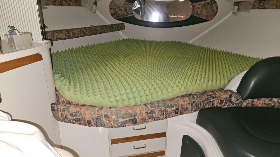 1998 Chris-Craft 320 Express Cruiser