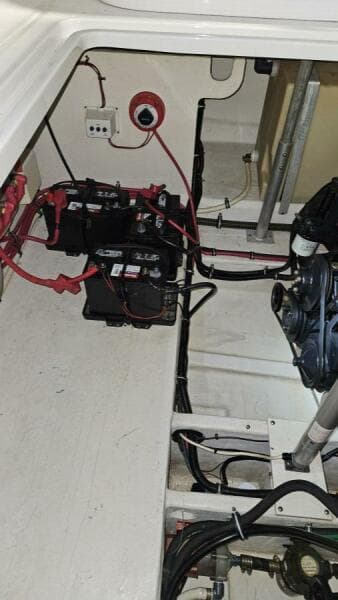 1998 Chris-Craft 320 Express Cruiser