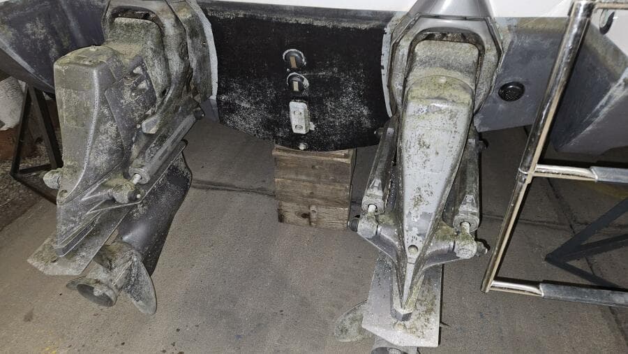 1998 Chris-Craft 320 Express Cruiser