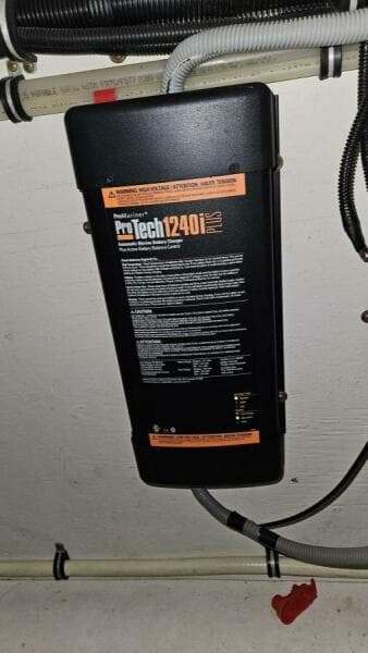 1998 Chris-Craft 320 Express Cruiser