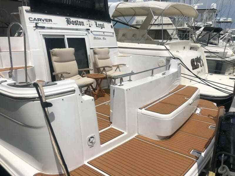 2002 Carver 444 Cockpit Motor Yacht