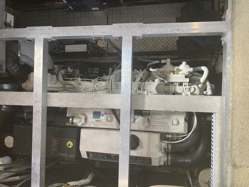 2002 Carver 444 Cockpit Motor Yacht