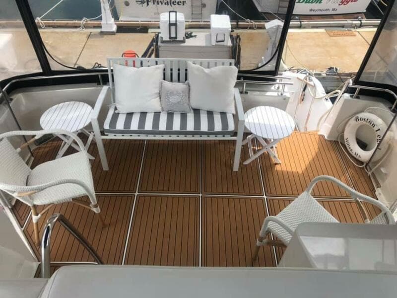 2002 Carver 444 Cockpit Motor Yacht