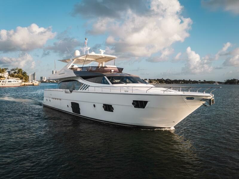 2014 Ferretti Yachts 870