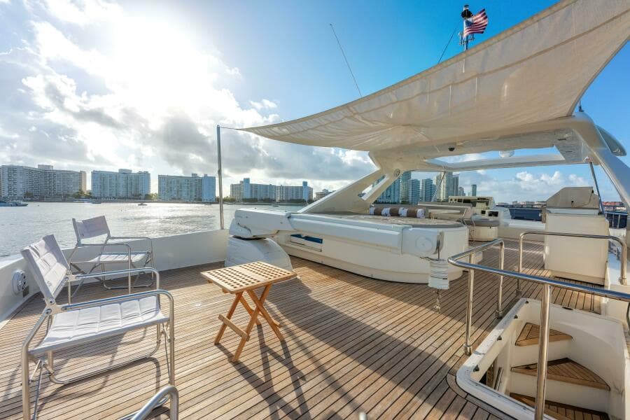 2014 Ferretti Yachts 870