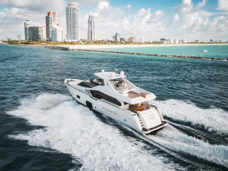 2014 Ferretti Yachts 870
