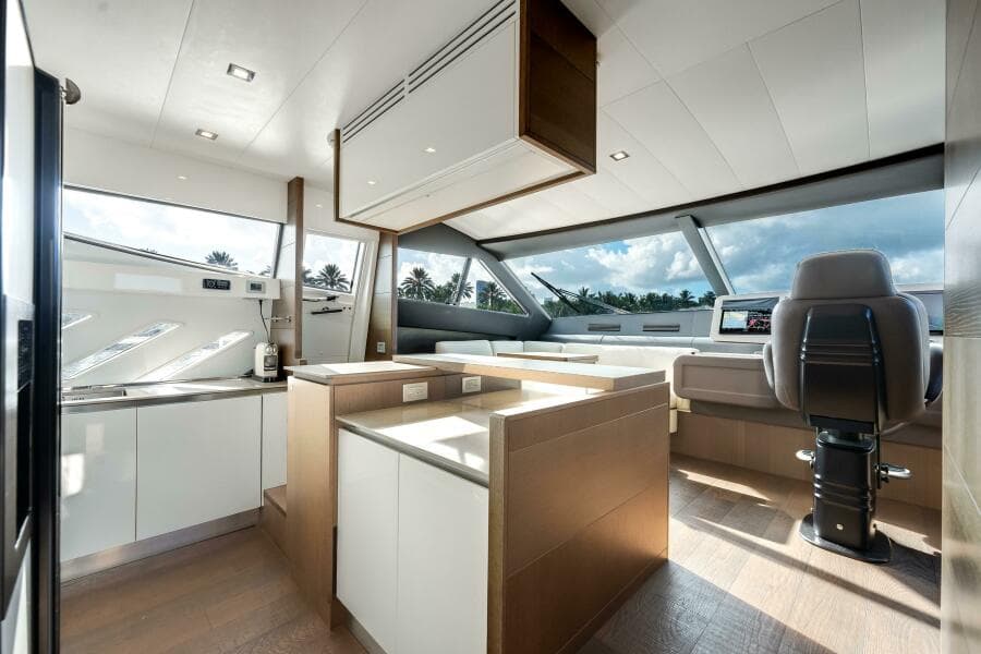2014 Ferretti Yachts 870