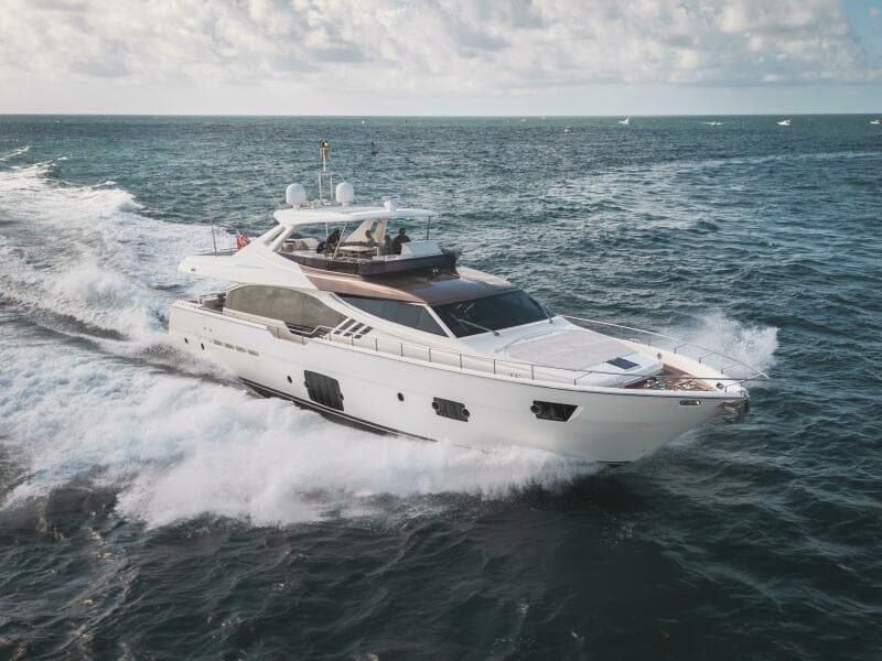 2014 Ferretti Yachts 870