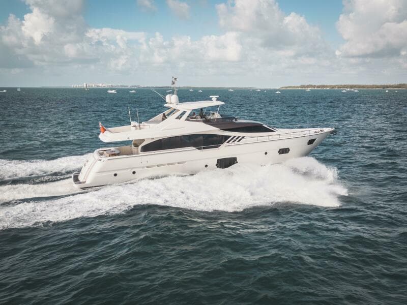 2014 Ferretti Yachts 870