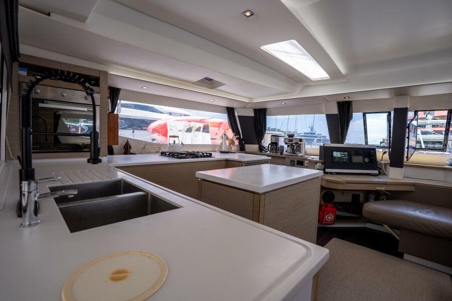 2020 Fountaine Pajot 