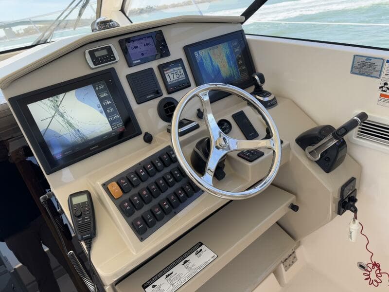 2015 Pursuit 365i Sport Coupe