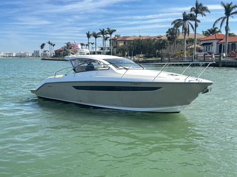 2015 Pursuit 365i Sport Coupe