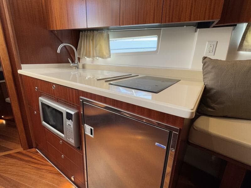 2015 Pursuit 365i Sport Coupe