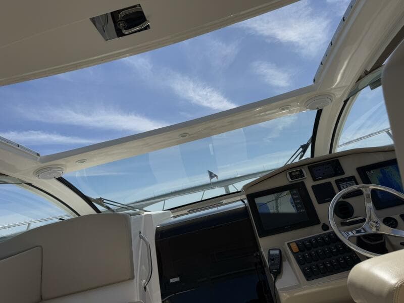 2015 Pursuit 365i Sport Coupe