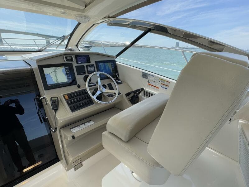 2015 Pursuit 365i Sport Coupe