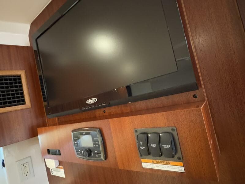 2015 Pursuit 365i Sport Coupe