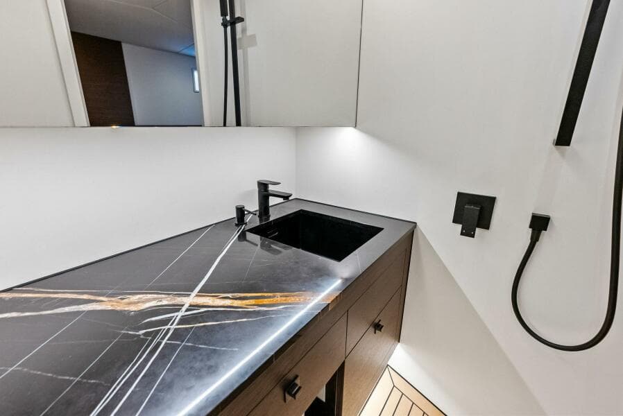 2022 Vanquish Yachts VQ45