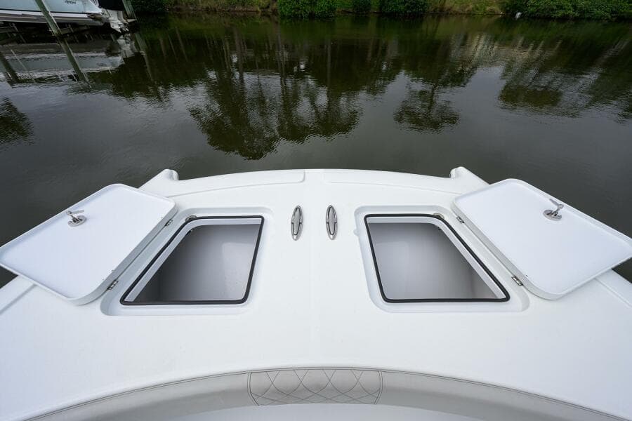 Freeman 42 LR Nitsa - Bow