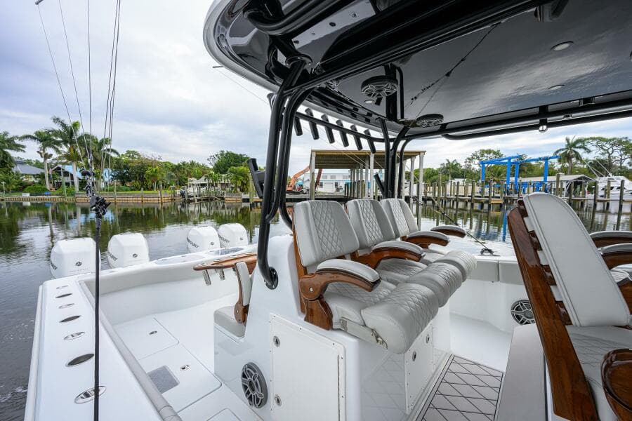 Freeman 42 LR Nitsa - Helm