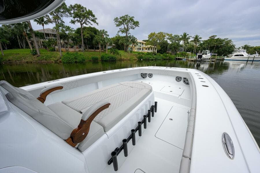 Freeman 42 LR Nitsa - Bow