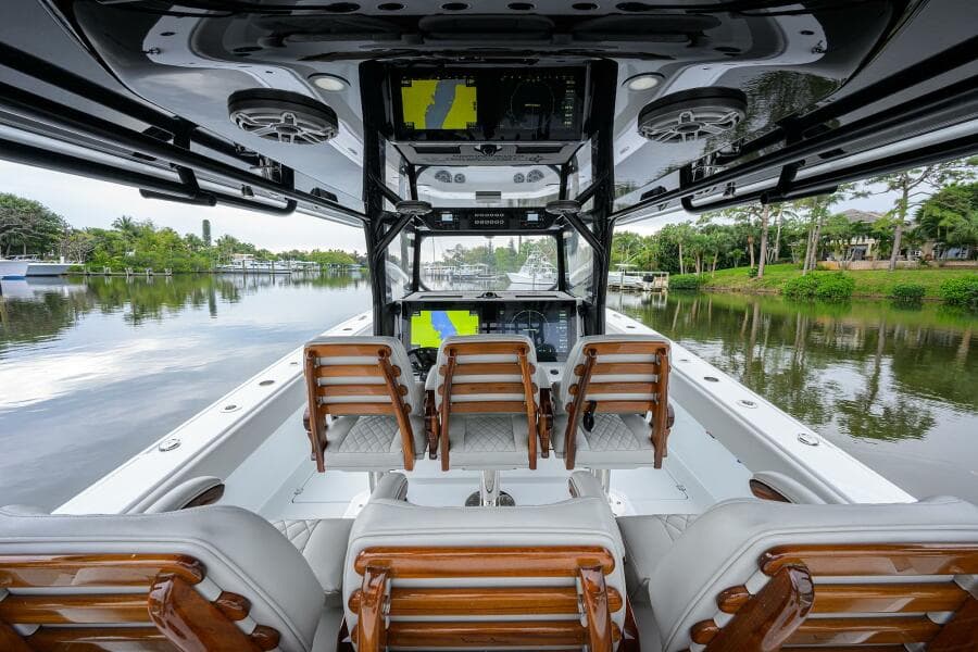 Freeman 42 LR Nitsa - Seating