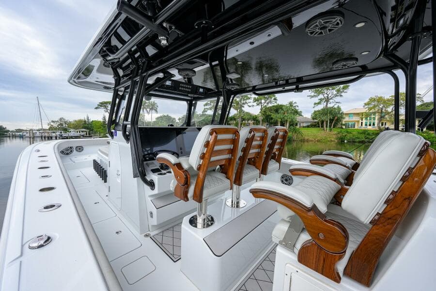 Freeman 42 LR Nitsa - Helm