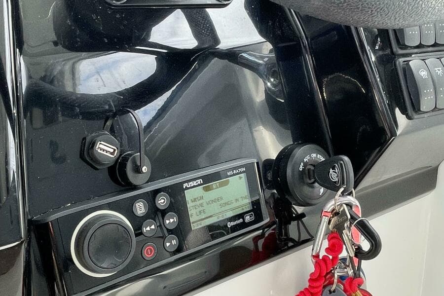 2023 Beneteau Antares 8