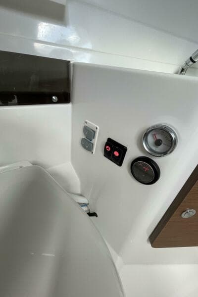 2023 Beneteau Antares 8