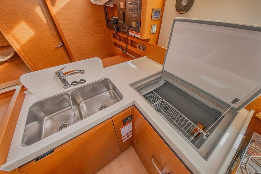 2023 Jeanneau Sun Odyssey 410