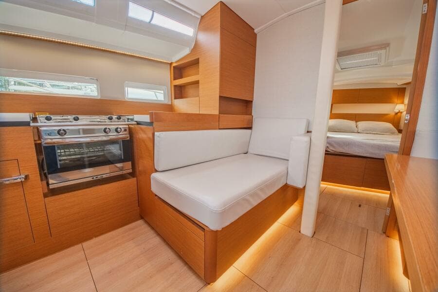 2023 Jeanneau Sun Odyssey 410
