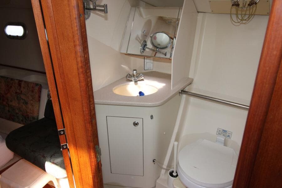 Head Compartment with Sink