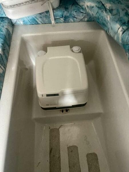 2000 Seaswirl Striper Striper 2600 WA