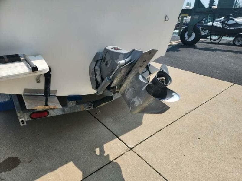 2000 Seaswirl Striper Striper 2600 WA